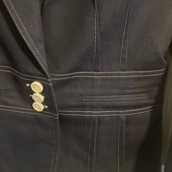 #3037. Julie Mitchell Urban Collection 3-Button Jacket w/Pleats/Pockets. Size M - Picture 2 of 12